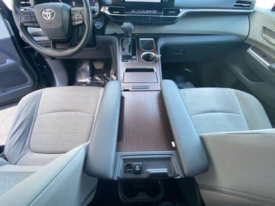 2023 Toyota SIENNA LE LE 8 Passenger
