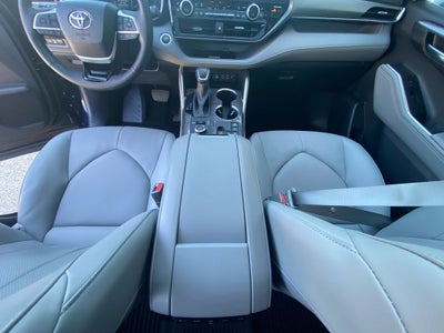 2025 Toyota HIGHLANDER Limited