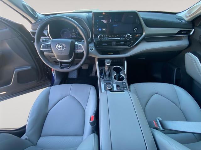 2025 Toyota HIGHLANDER Limited