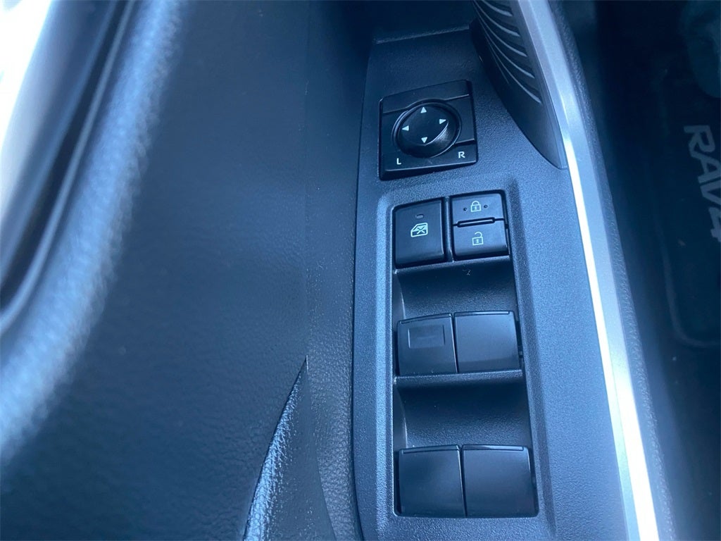 2019 Toyota RAV4 HYBRID XLE