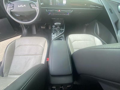 2023 Kia Niro SX