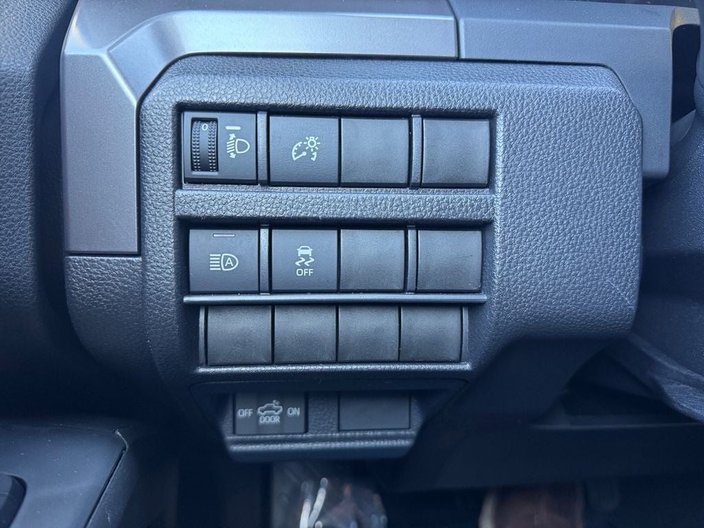 2025 Toyota TACOMA SR5 SR5