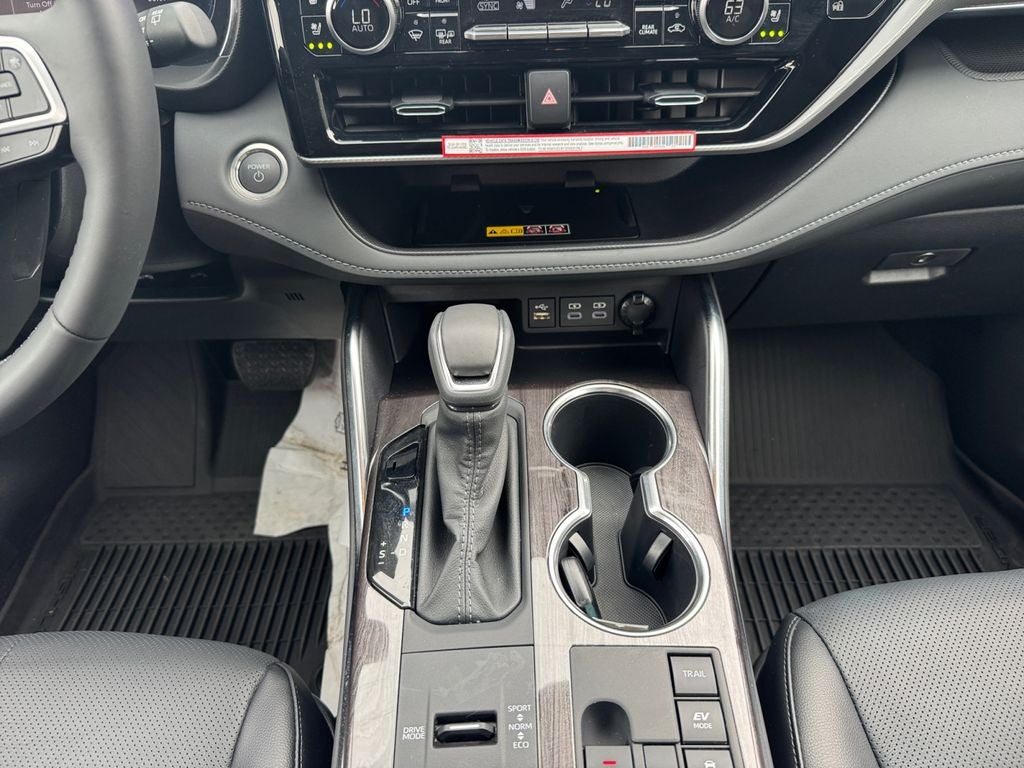 2026 Toyota Highlander Hybrid Platinum