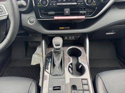 2026 Toyota Highlander Hybrid Platinum