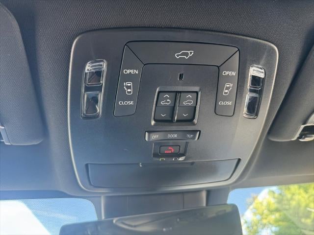 2026 Toyota Sienna Platinum 7 Passenger