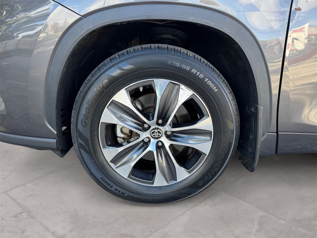 2022 Toyota HIGHLANDER XLE
