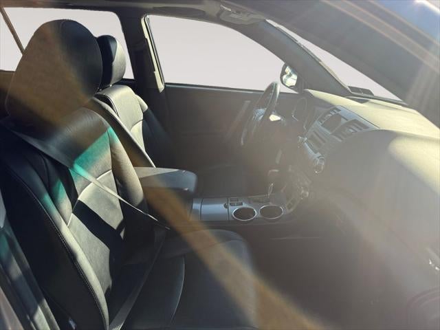 2010 Toyota HIGHLANDER SE