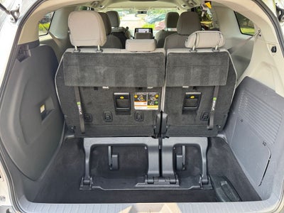 2022 Toyota Sienna LE 8 Passenger