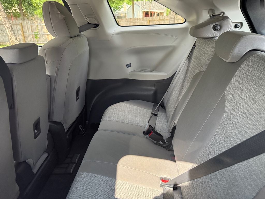 2022 Toyota Sienna LE 8 Passenger