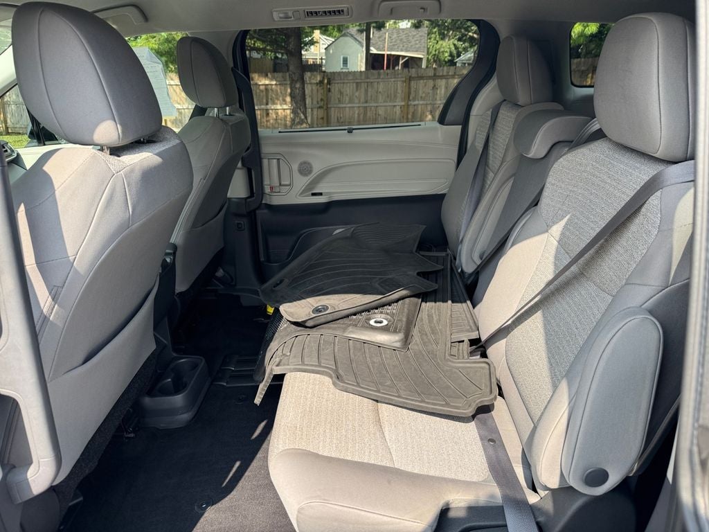 2022 Toyota Sienna LE 8 Passenger