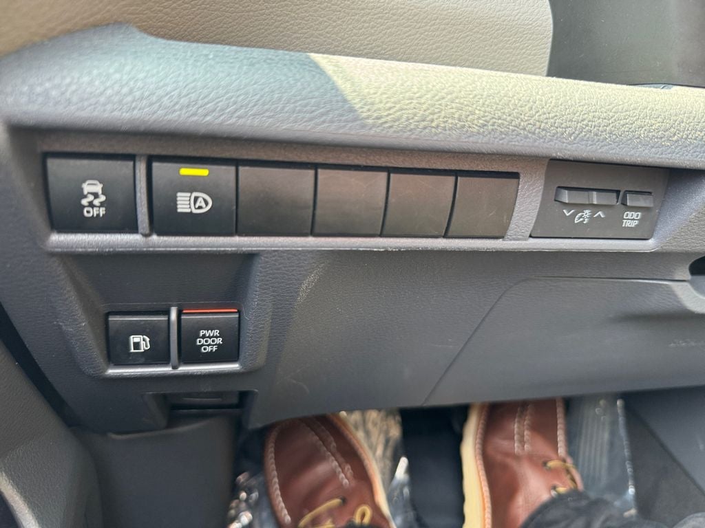 2022 Toyota Sienna LE 8 Passenger