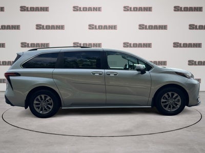 2022 Toyota Sienna LE 8 Passenger