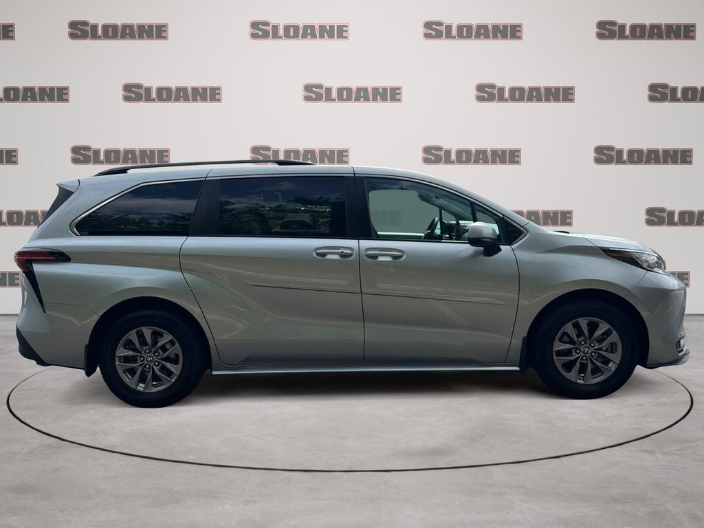 2022 Toyota Sienna LE 8 Passenger