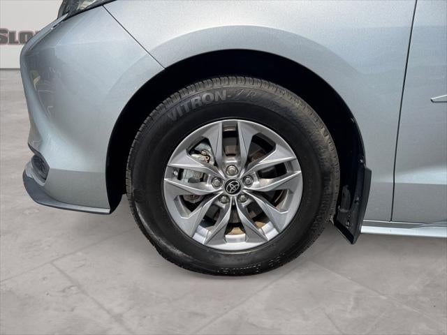2022 Toyota Sienna LE 8 Passenger