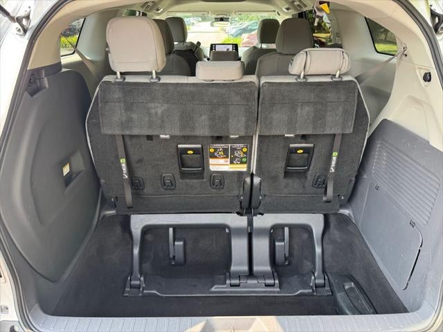 2022 Toyota Sienna LE 8 Passenger