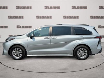 2022 Toyota Sienna LE 8 Passenger