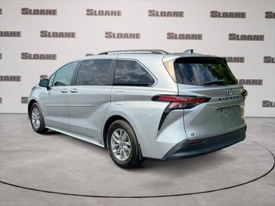2022 Toyota Sienna LE 8 Passenger