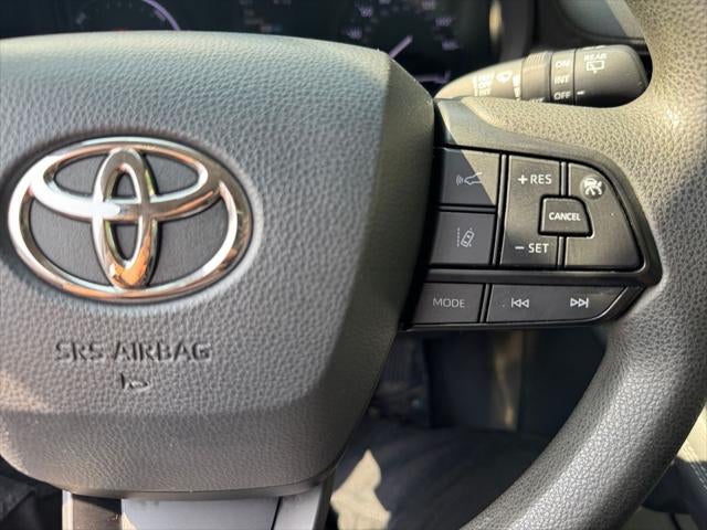 2022 Toyota Sienna LE 8 Passenger