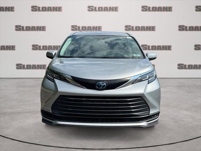 2022 Toyota Sienna LE 8 Passenger