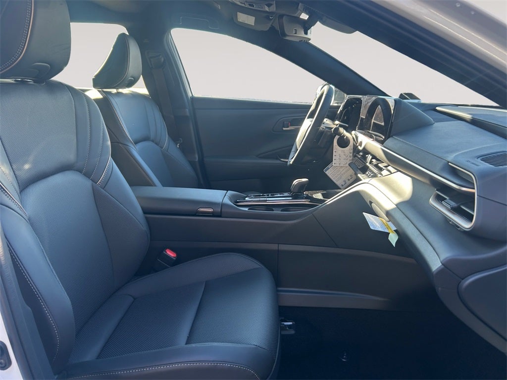 2025 Toyota CROWN SIGNIA XLE