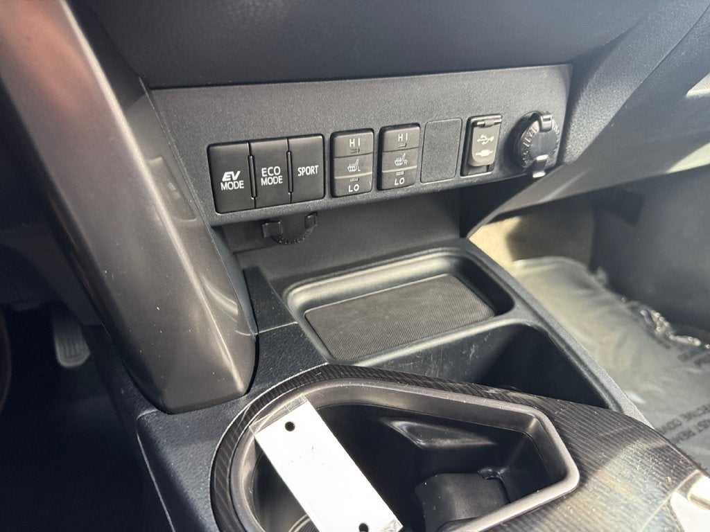 2018 Toyota RAV4 Hybrid SE