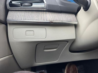 2024 Volvo XC90 B6 Plus Bright Theme 6-Seater
