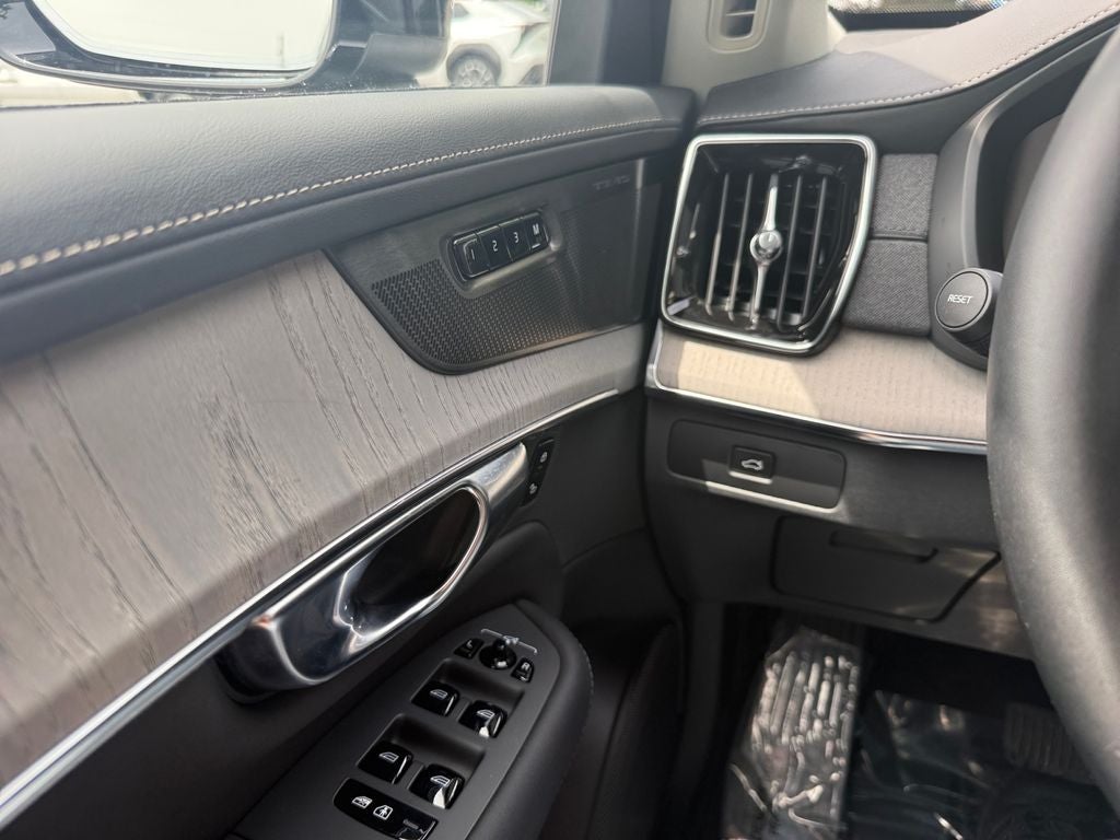 2025 Volvo XC90 B6 Ultra 2025.5