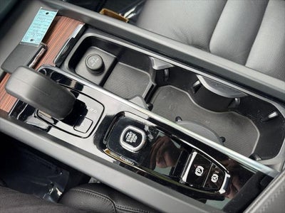 2024 Volvo XC60 B5 Plus Dark Theme