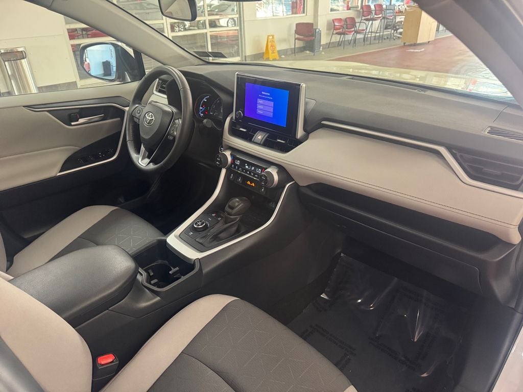 2025 Toyota RAV4 Hybrid XLE