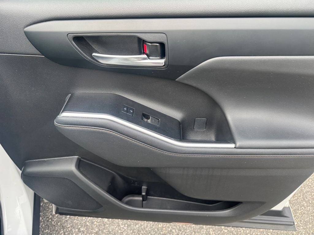 2023 Toyota Highlander Hybrid Bronze Edition