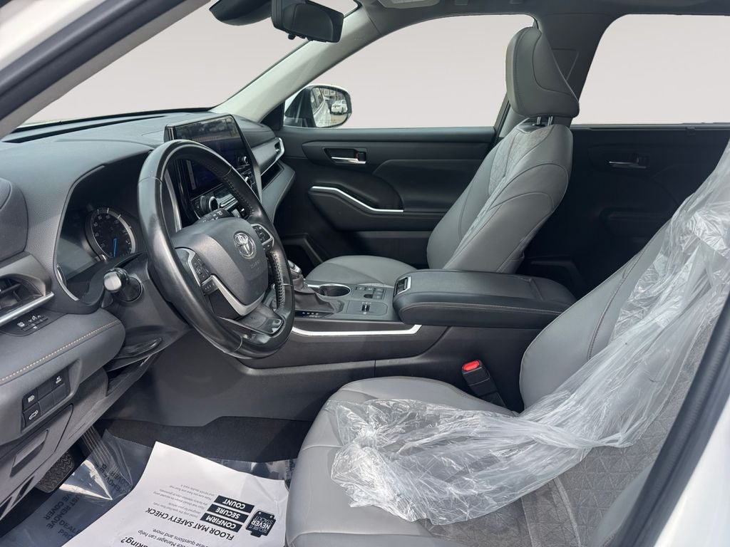 2023 Toyota Highlander Hybrid Bronze Edition
