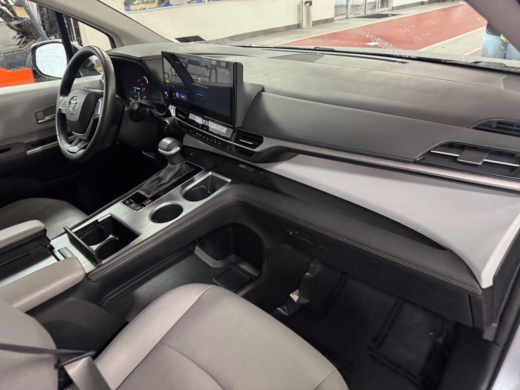 2025 Toyota Sienna XLE 8 Passenger